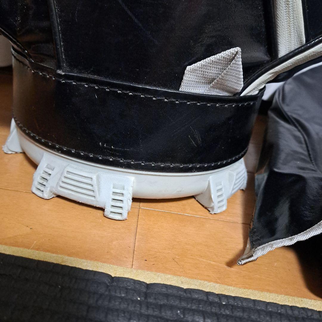 ルコックスポルティフキャディバッグ、便利な8分割、磁石式ヘッドカバー3個付き。