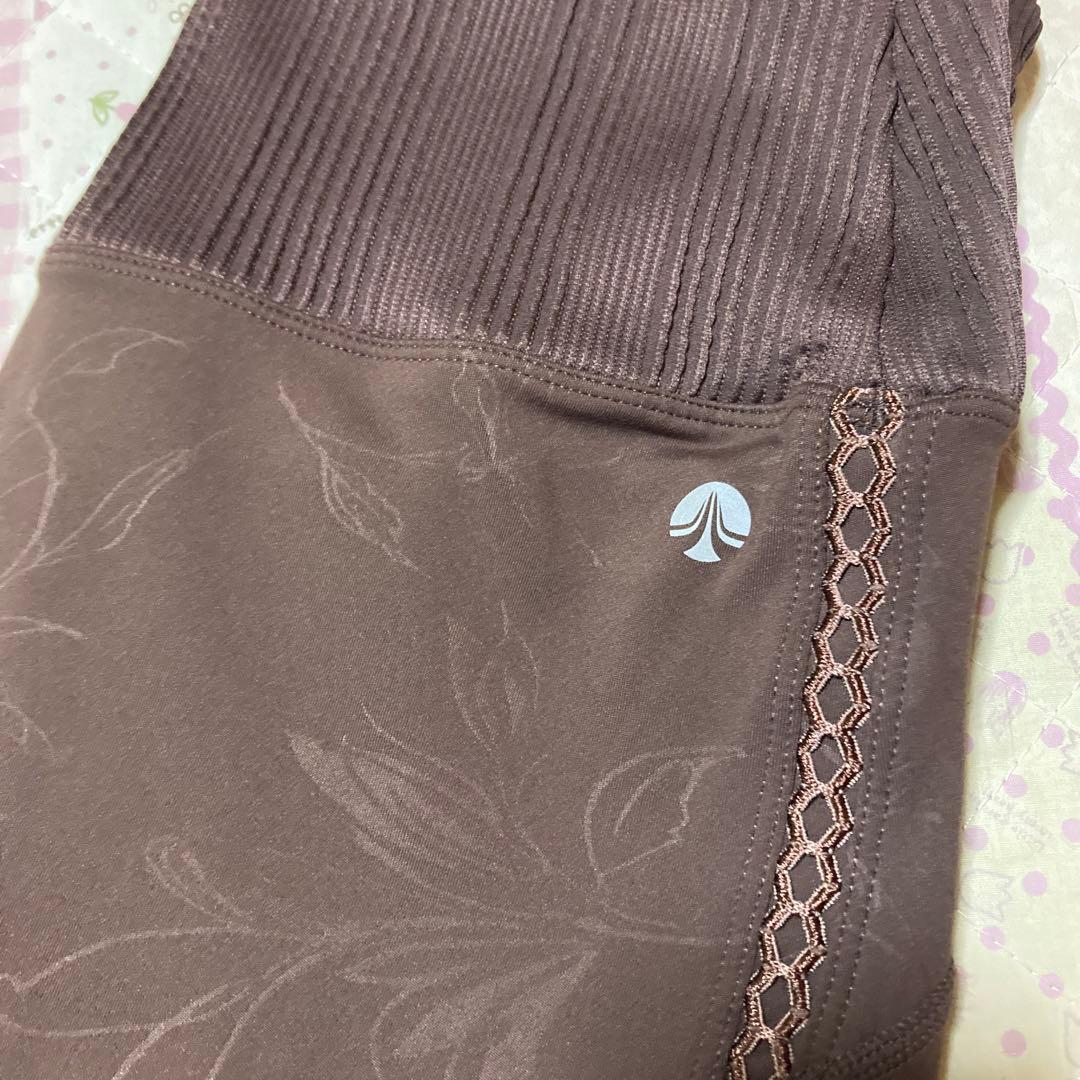 【SUKALA】 エンボスリーフブラトップ＆エンボスリーフレギンス