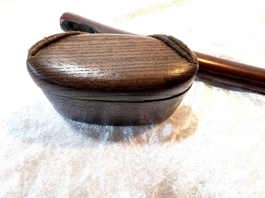 煙草入れ　木製　煙管入れと煙草入れと緒締め付き　煙管入れは竹製　緒締めは骨