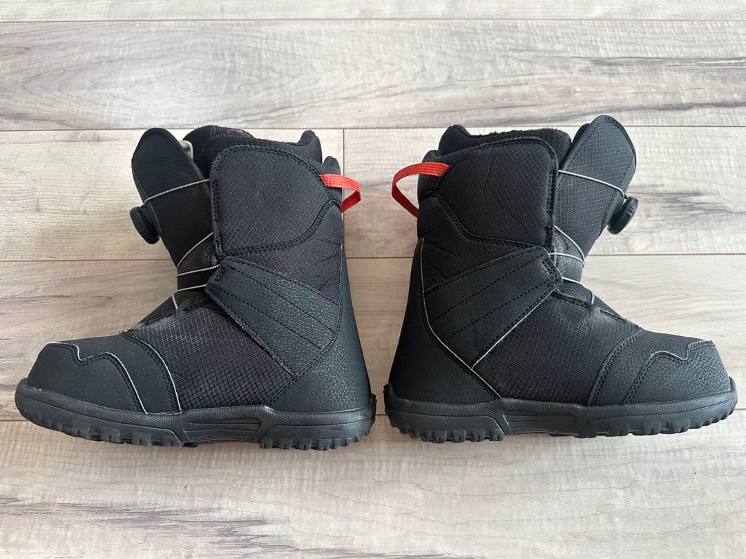 ブラック スノーボードブーツ 子ども用