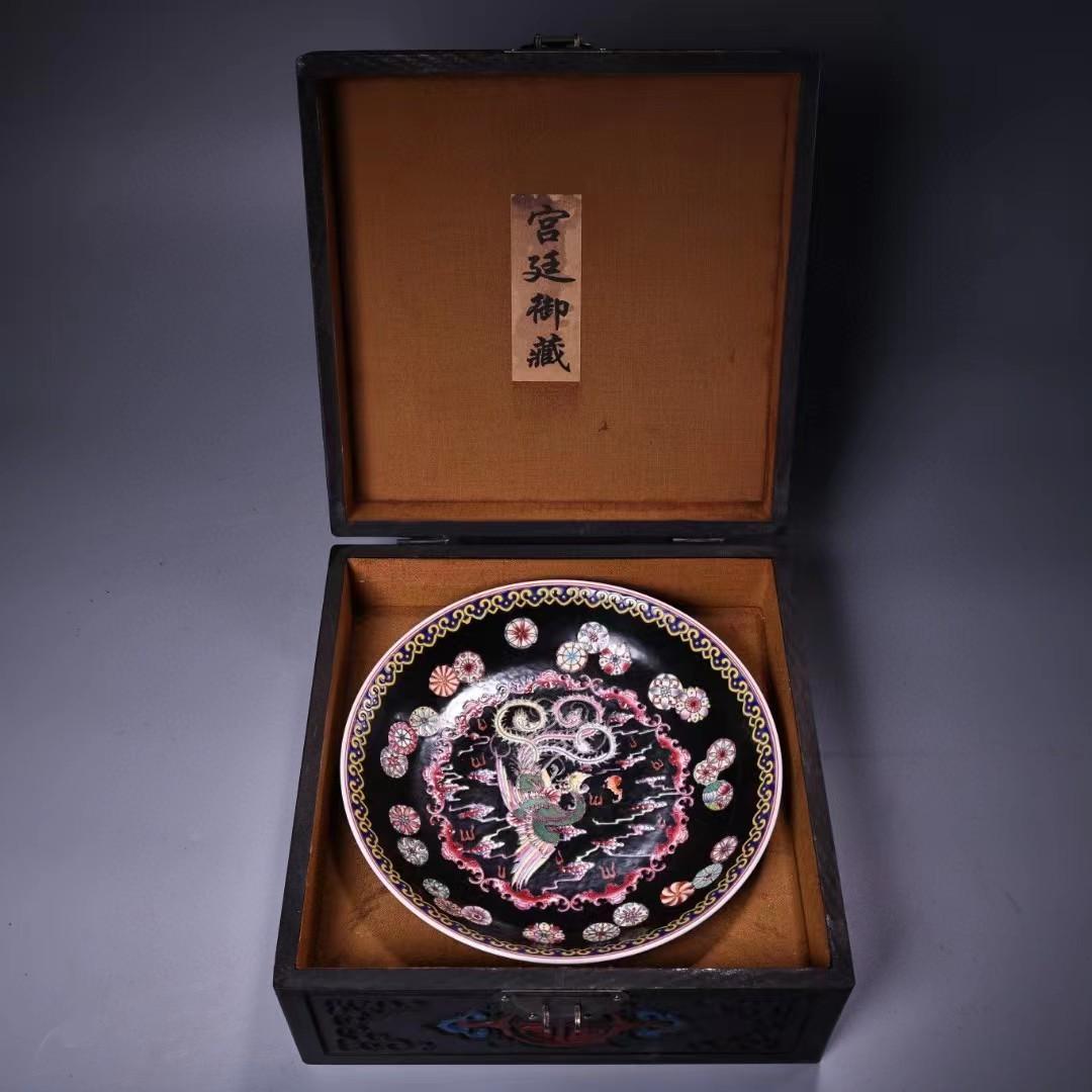 中国古美術・珍蔵粉彩・瑞獣鳳凰絵磁器の中皿・純手描き・箱付・置物・文房具・観賞皿