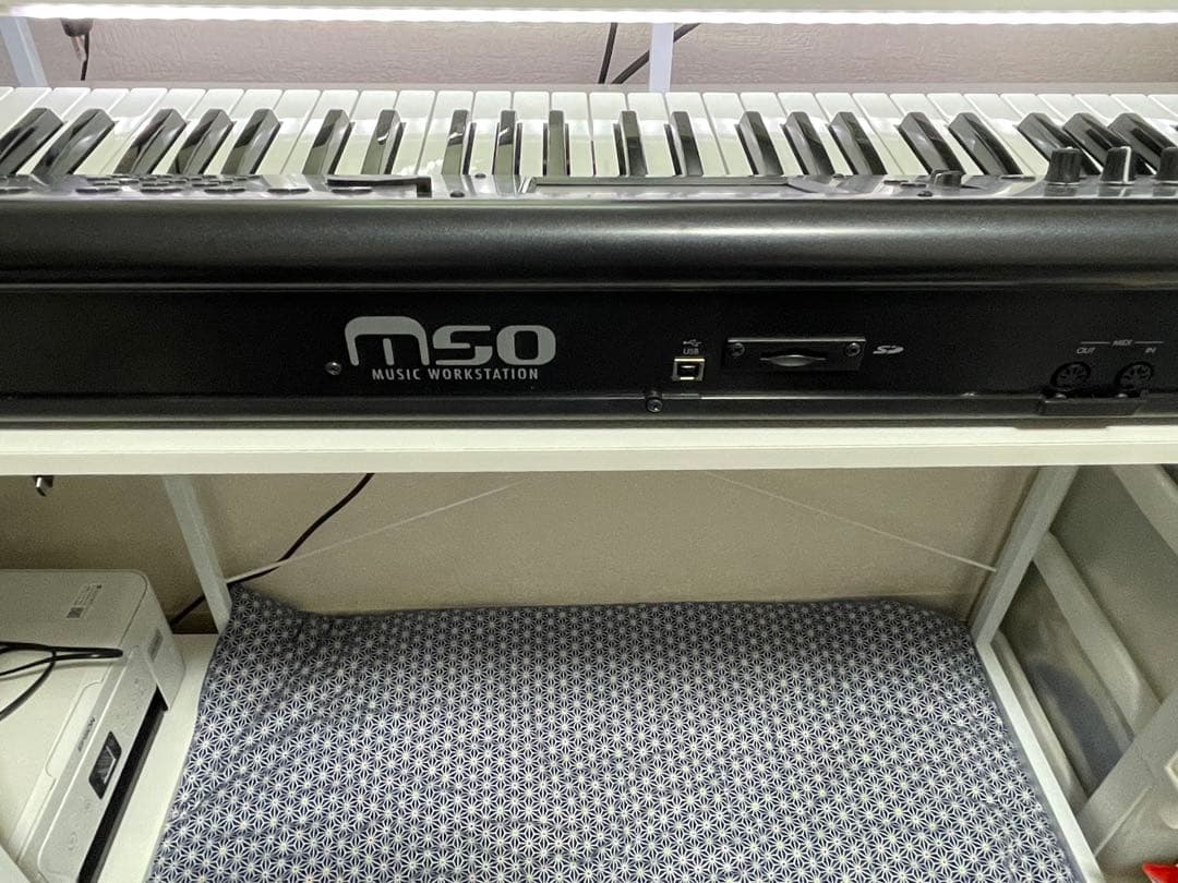 [極美品] KORG M50 シンセサイザー 61鍵 専用ケース付き