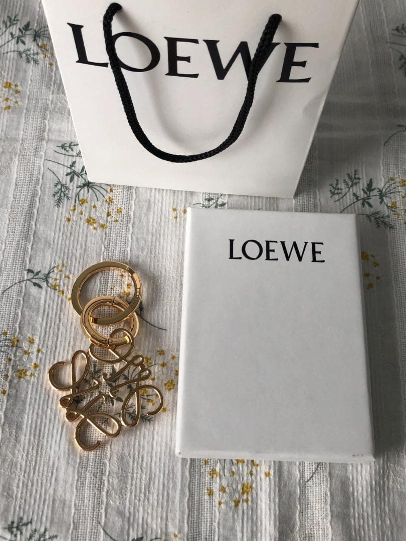 箱付き！　キーホルダー　チャーム　ゴールド