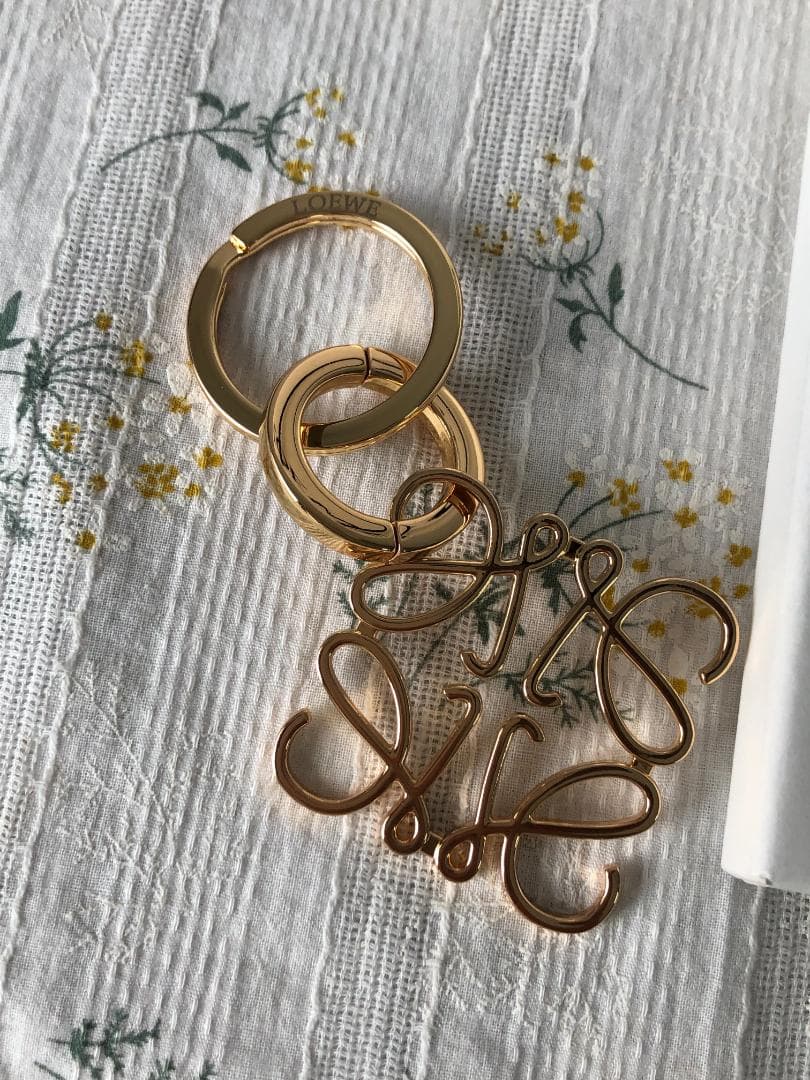 箱付き！　キーホルダー　チャーム　ゴールド