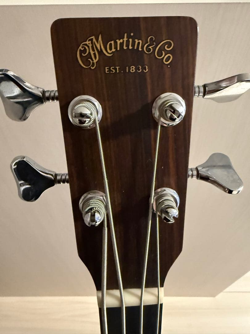 Martin B-1エレキアコースティックベース　ハードケース付