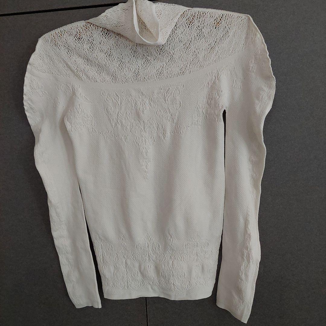 チャコットのハイネックノーソイングトップス