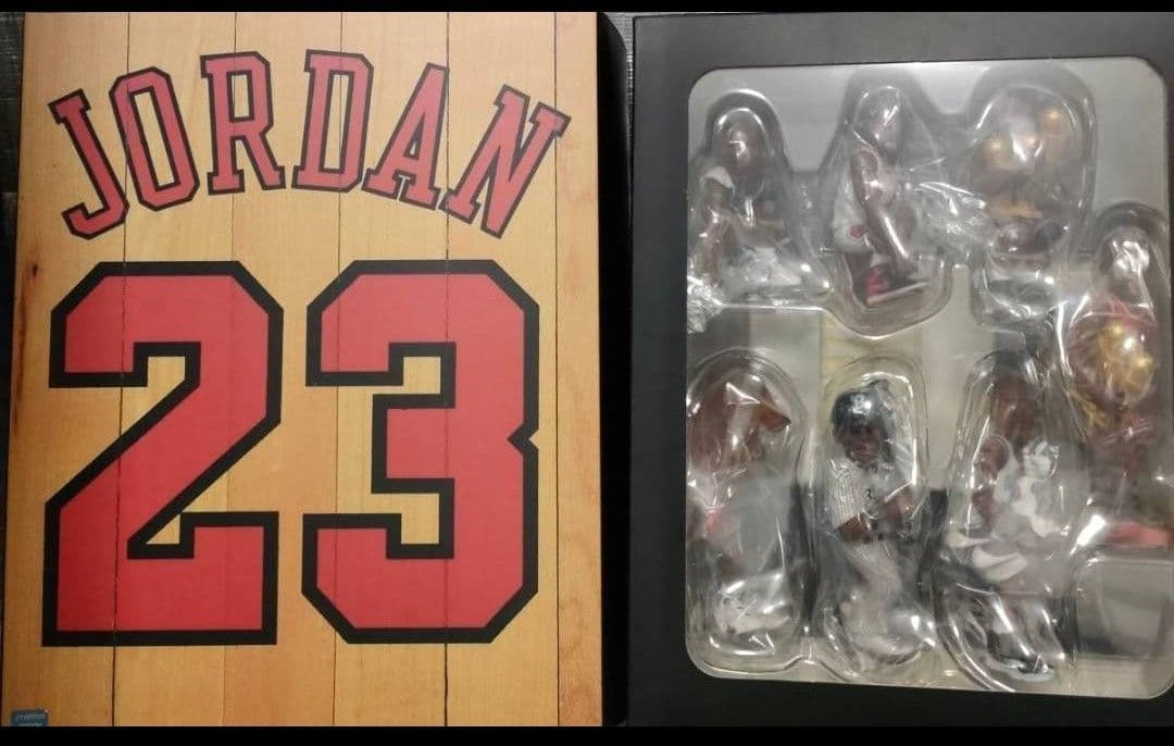 新品　マイケル・ジョーダン　スタチューフィギュア（約10cm）７体セット　NBA