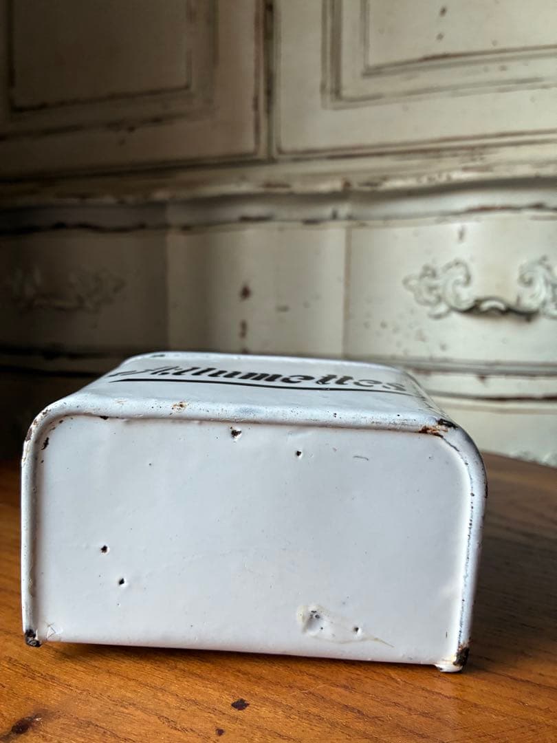 フランス　アンティーク　ホーロー　アリュメット缶　マッチ入れ　ホワイト　黒文字