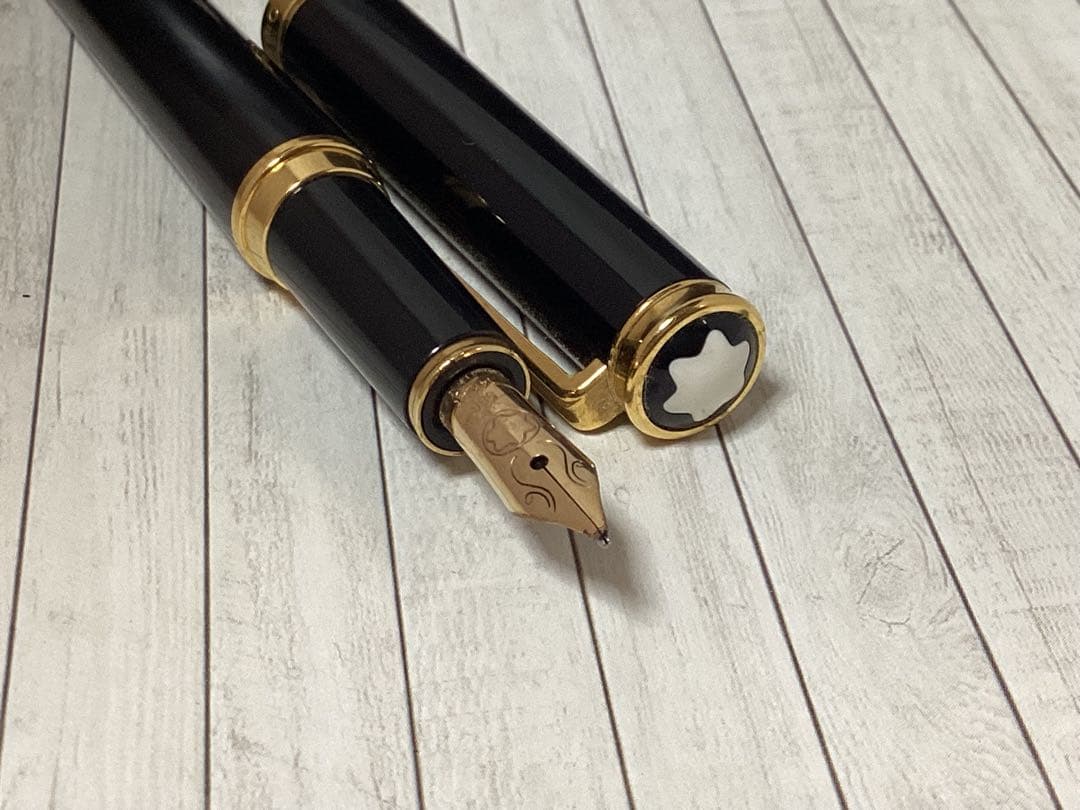 美品モンブランMontblanc 万年筆 黒　スタンダード本物