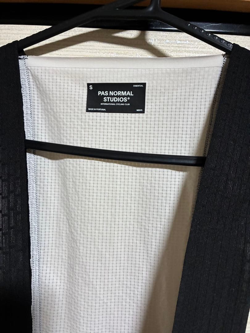 極上品 PAS NORMAL STUDIOS essential bib