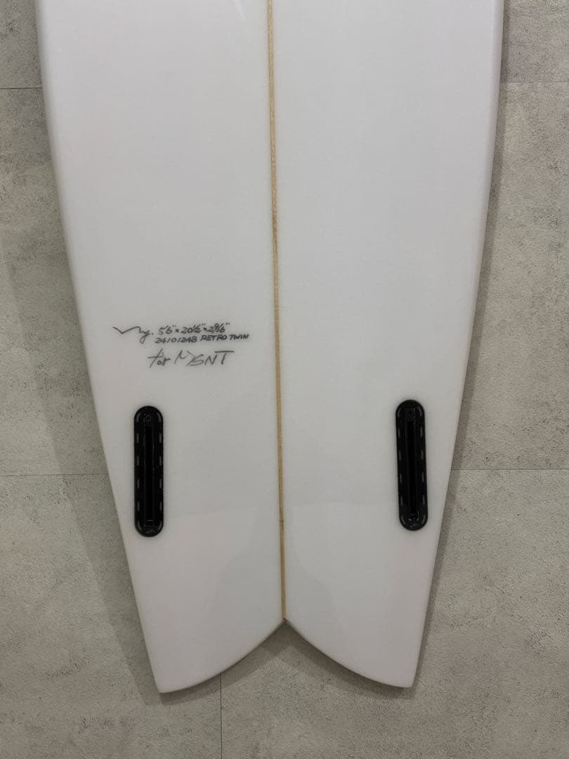 Maisonette Surfboards 5’6” レトロツイン