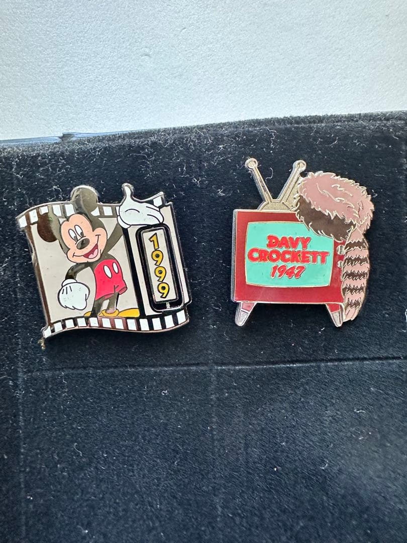 t*u様 ディズニーストアUSAカウントダウン・ミレニアム ピンバッジ コンプリ