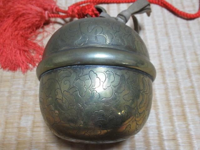 美品 '60年代◆真鍮製 松模様 彫金 大きな鈴 高さ約12、中央直径約10ｃｍ
