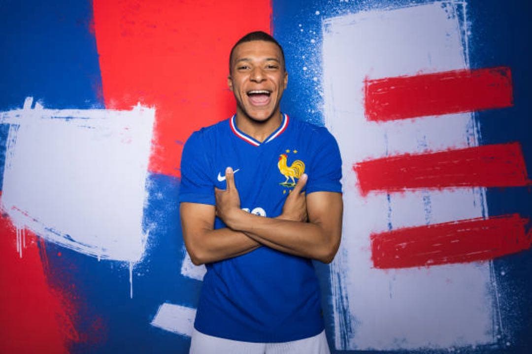 ムバッペ　ユニフォーム　フランス代表　オーセン　ユーロ2024（H）