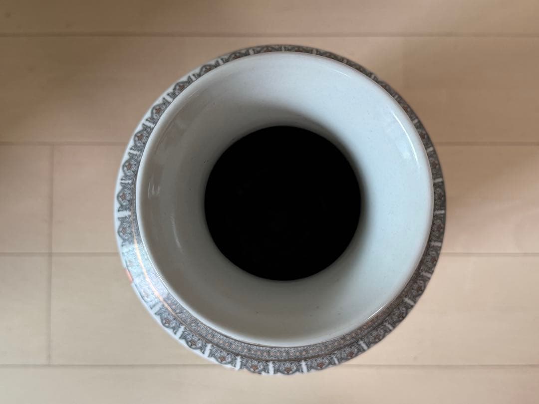 中国　墨彩紅彩人物紋大瓶　大清乾隆年製銘　高さ54.0cm 送料込み250517