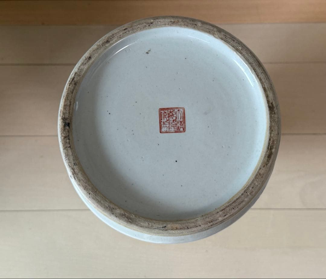 中国　墨彩紅彩人物紋大瓶　大清乾隆年製銘　高さ54.0cm 送料込み250517