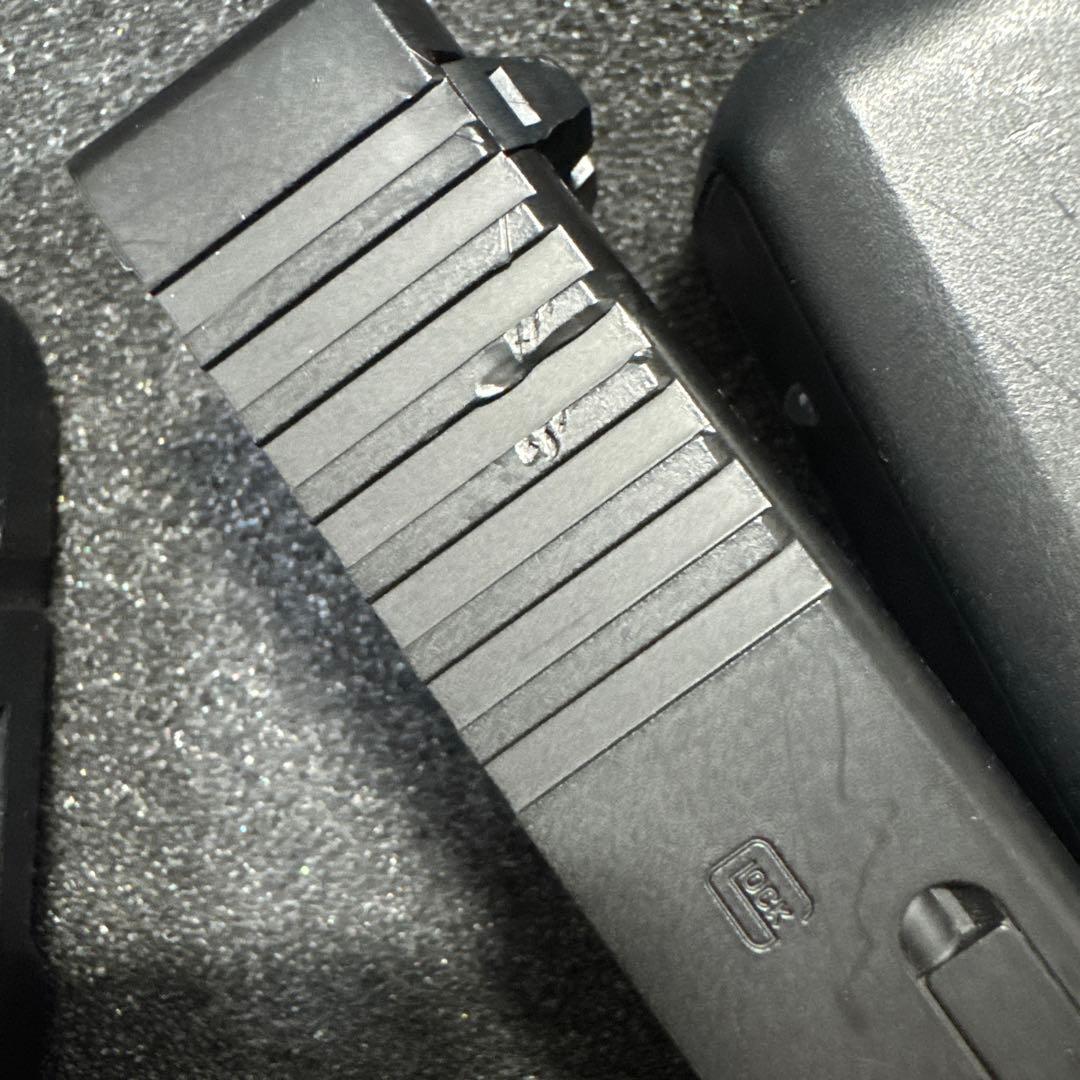 東京マルイ　電動グロック18c バッテリー充電器、ガンケース、マガジン2つ付き