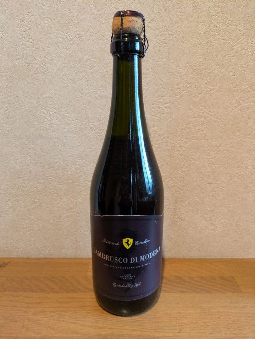 ワイン Lambrusco ristorante Cavallino ferrari