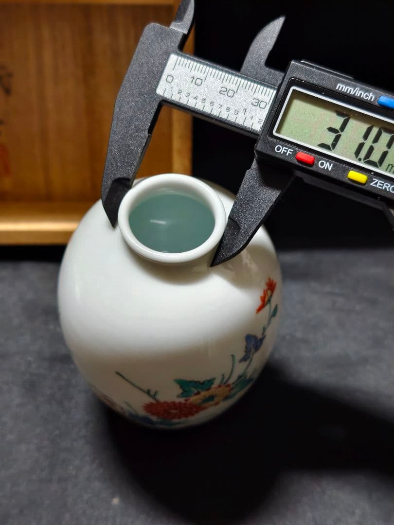 国重要無形文化財 十三代酒井田柿右衛門 錦菊鳥文花瓶　共箱 栞 古美術 蔵出し