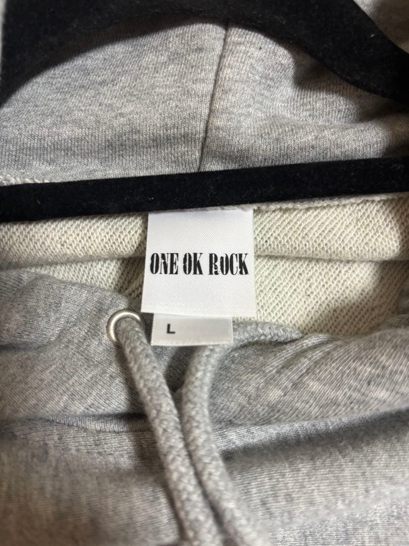 ONE OK ROCK フード付きスウェット L