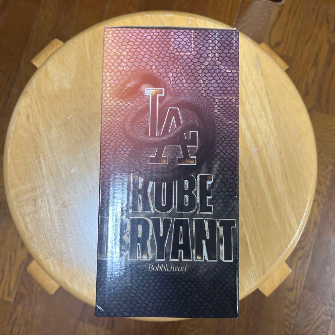 コービーブライアント　ボブルヘッド　8/8ドジャース配布品