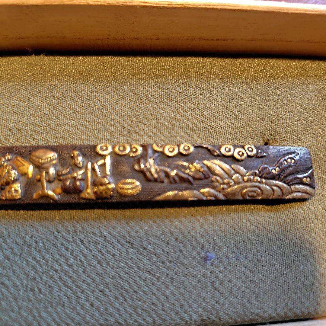 鉄地金象嵌帯留　江戸時代後期　木箱付