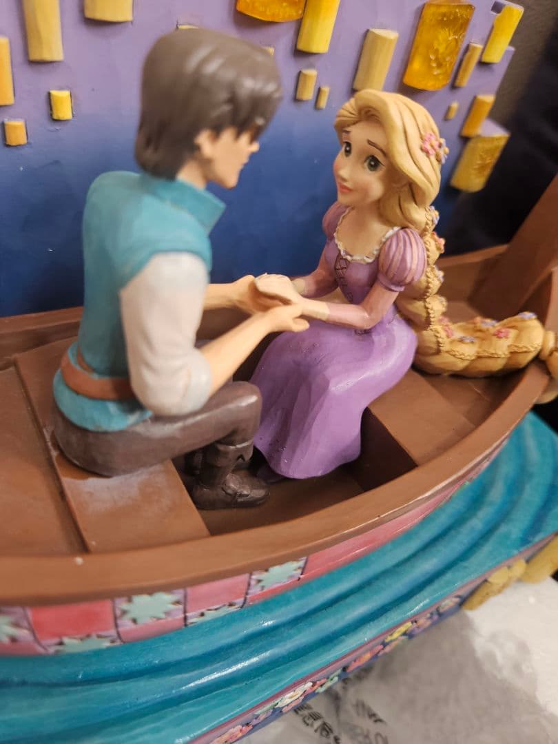 ディズニー　ショウケース　ラプンツェル　フィギュア　ライト付き