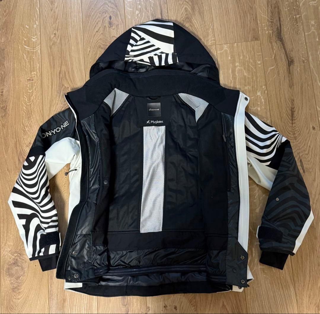 オンヨネ　スキーウェア　ゼブラ柄　上下Sサイズ