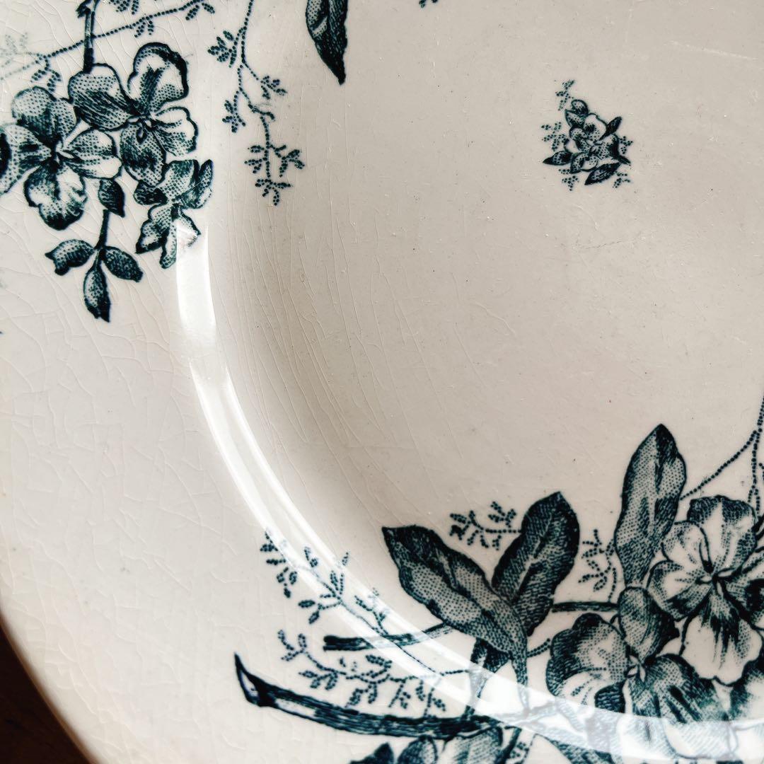 フランス　ブルーの花柄のデザートプレート