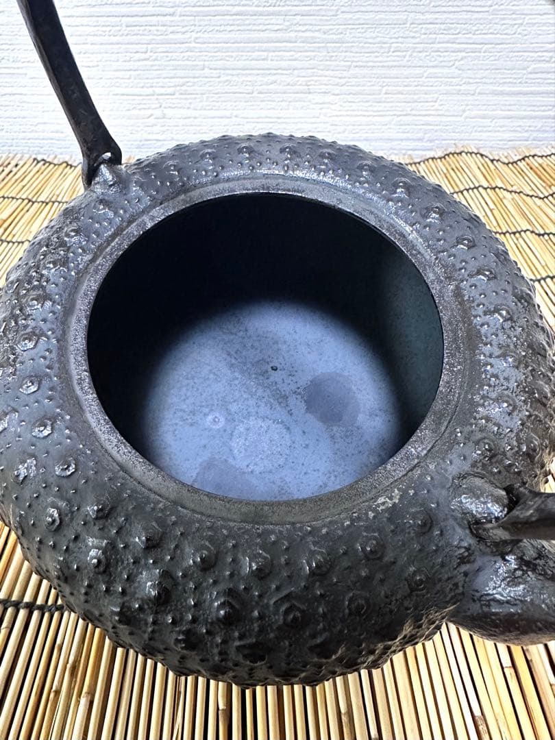 未使用保管品、供箱、付属品付　南部岩鋳造　１８型小槌亀甲　南部鉄瓶　南部鉄器