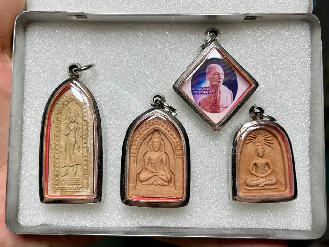 タイ 高僧ルアンプー・ジュア（ナコンパトム県） お守り４点 プラクルアン