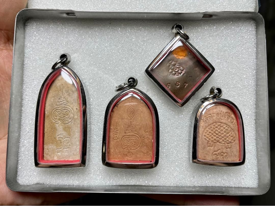 タイ 高僧ルアンプー・ジュア（ナコンパトム県） お守り４点 プラクルアン