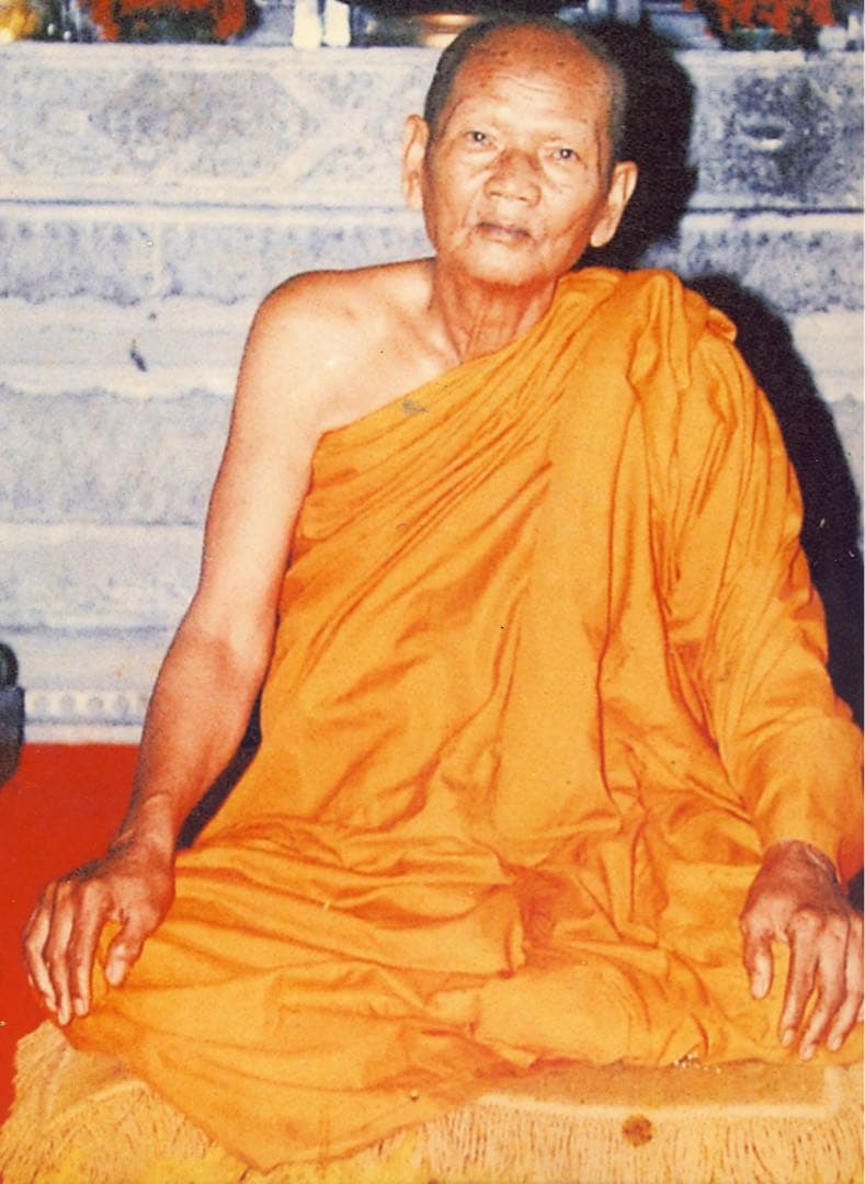 タイ 高僧ルアンプー・ジュア（ナコンパトム県） お守り４点 プラクルアン