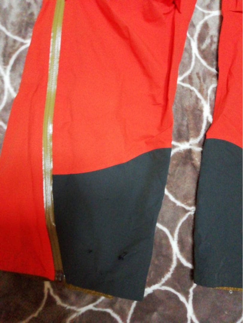 オレンジ スキーウェア サスペンダー付き　スウェーデン製ハードシェルパンツ