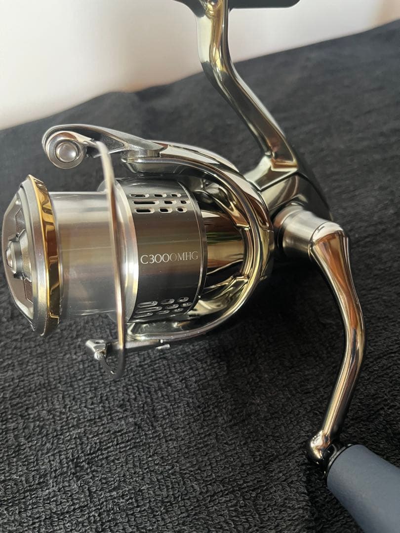 シマノ18ステラC3000MHG 超美品 DRTノブ