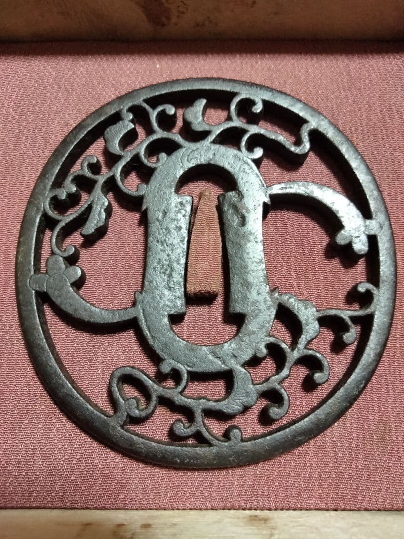 希少　鉄鍔　鐔　(忠好作　丁子透かし)　江戸時代　赤坂忠好　箱付き