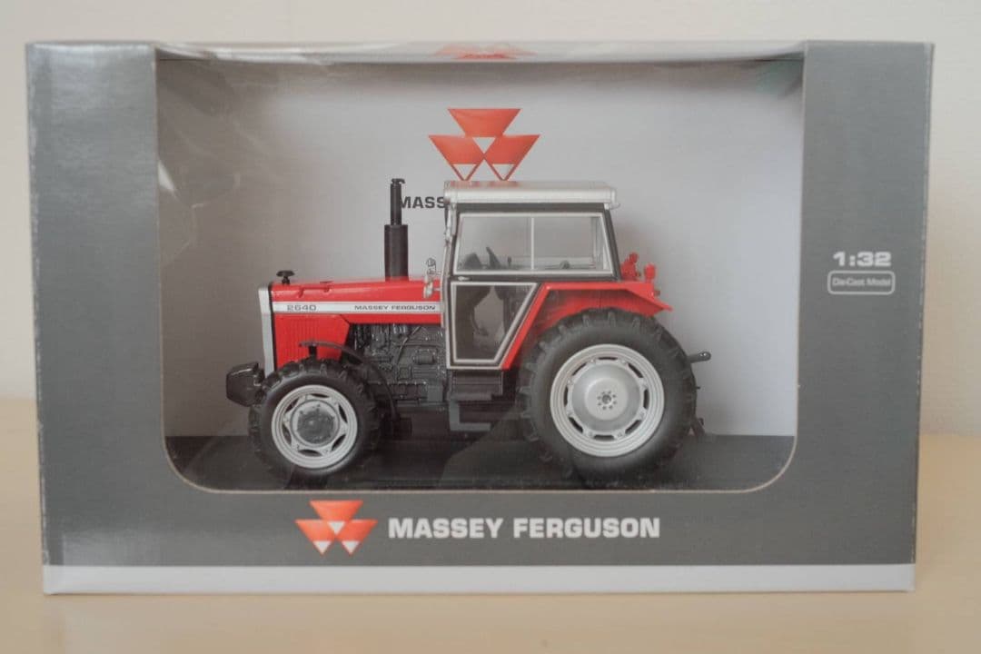 1/32　Massey Ferguson 2640　トラクター　ミニチュア