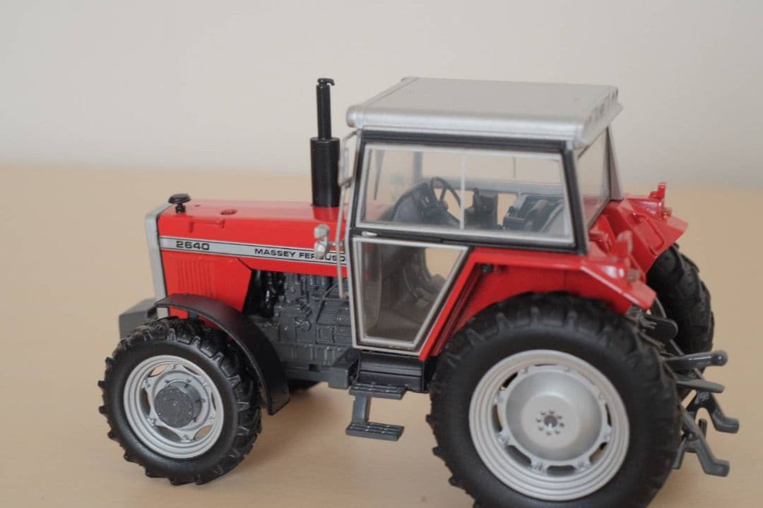 1/32　Massey Ferguson 2640　トラクター　ミニチュア
