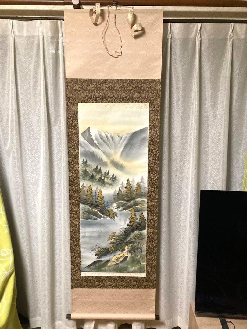 美品 春川先生 彩色山水園 掛軸 木箱付き