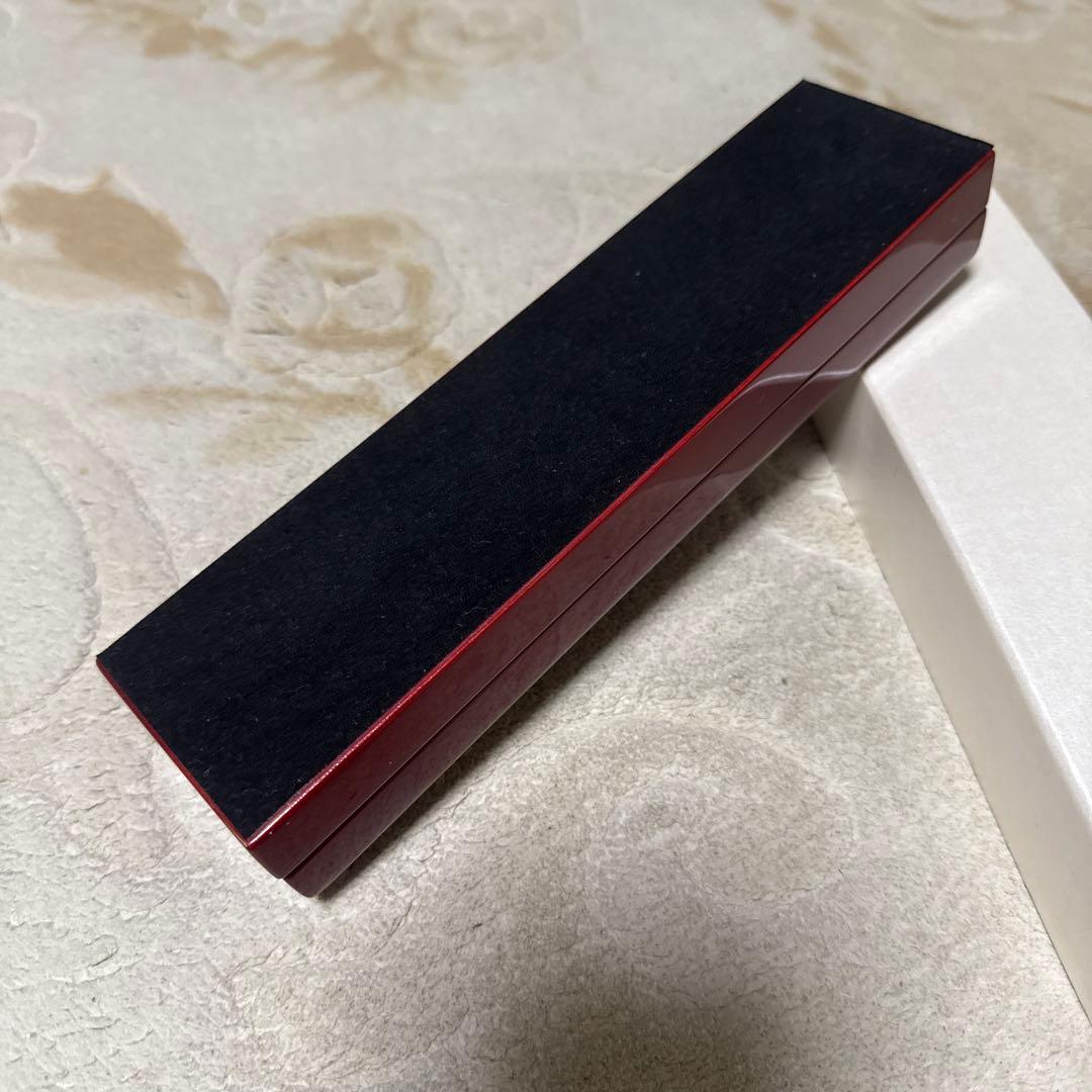 赤い高級木製ギフトボックス