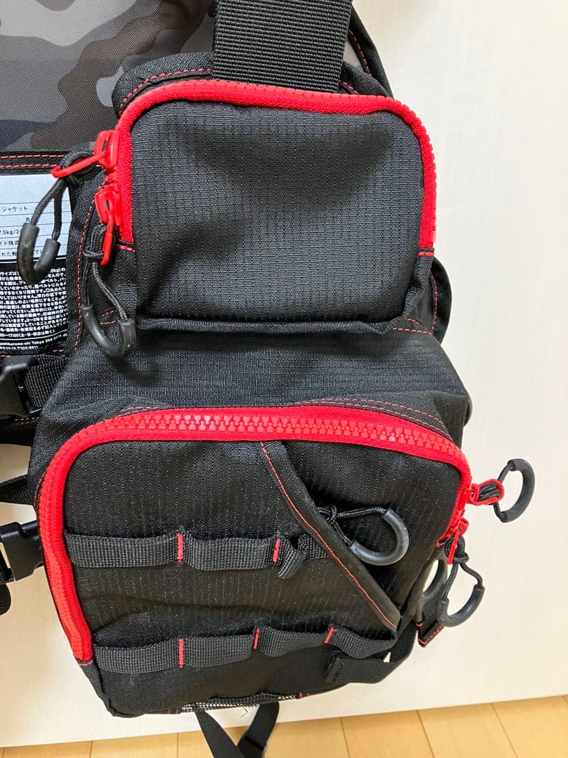 Daiwa フィッシングベスト ブラック/レッド