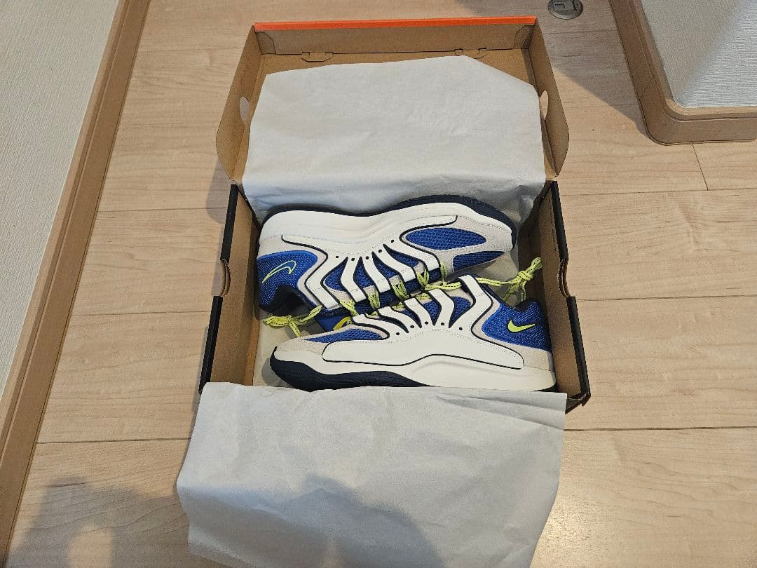 NIKE　KD18EP　バスケットボールシューズ ホワイト/ブルー/イエロー