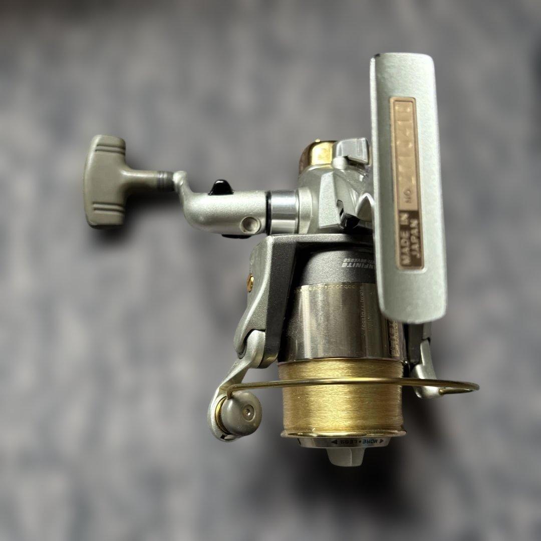 Daiwa トーナメントZ 2500iTスピニングリール 収納ケース付き