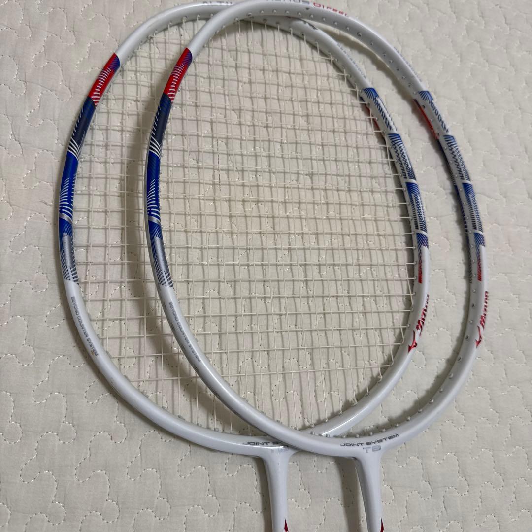 ミズノ　アルティウス01feelバドミントンラケット 2本セット 3u5