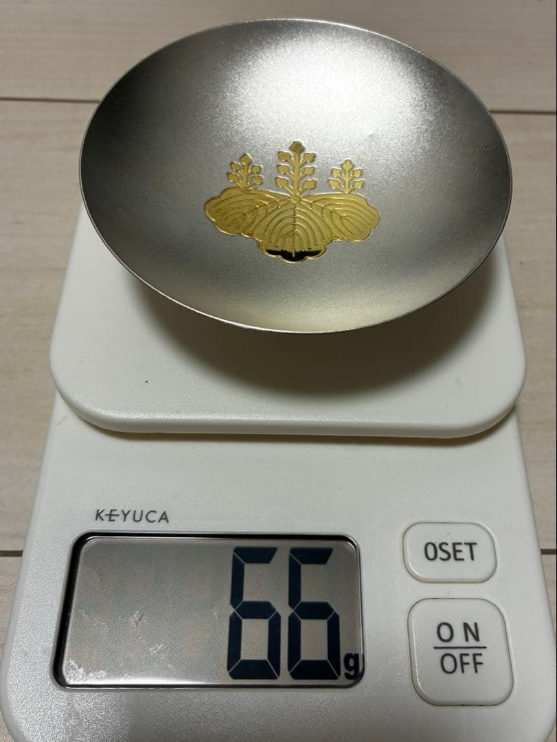 【現在高騰中　純銀999 66g】防衛大臣 永年勤続表彰記念銀杯 桐紋 台座箱付