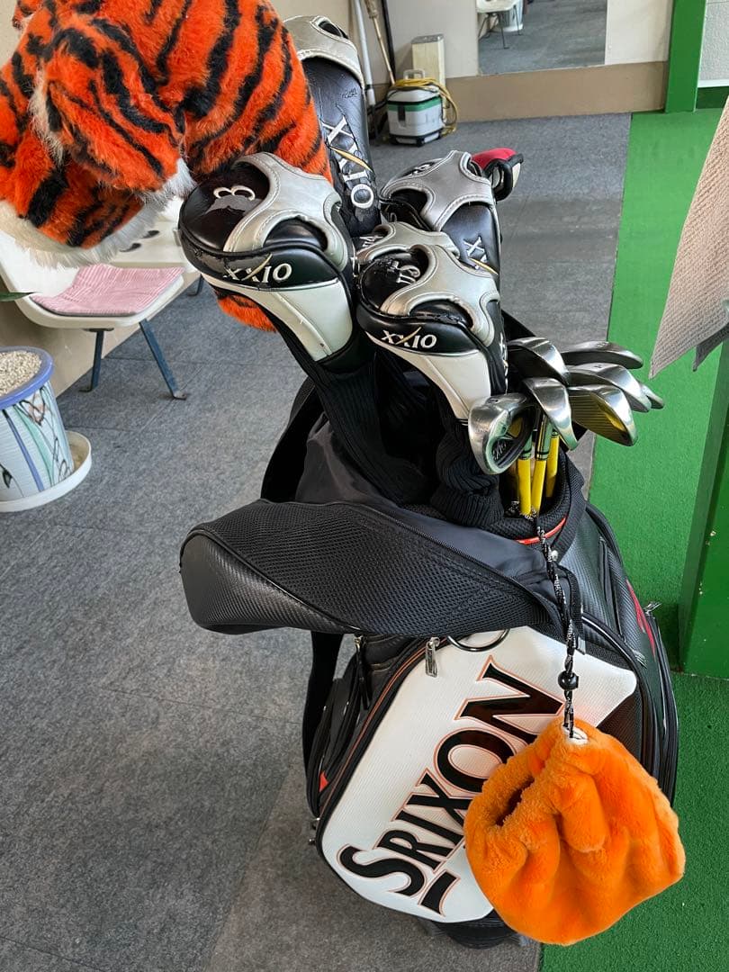大人気^_^ゼクシオ8ゴルフセット¥120000