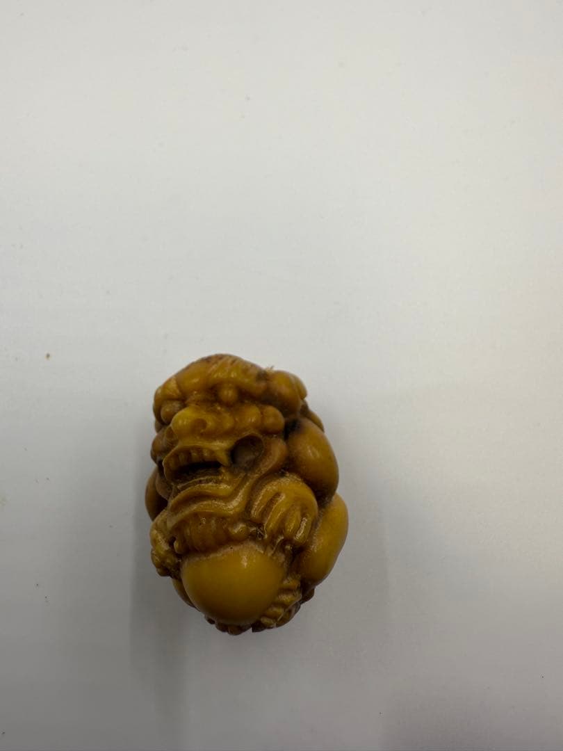 獅子の形状の彫刻オブジェ材質不明