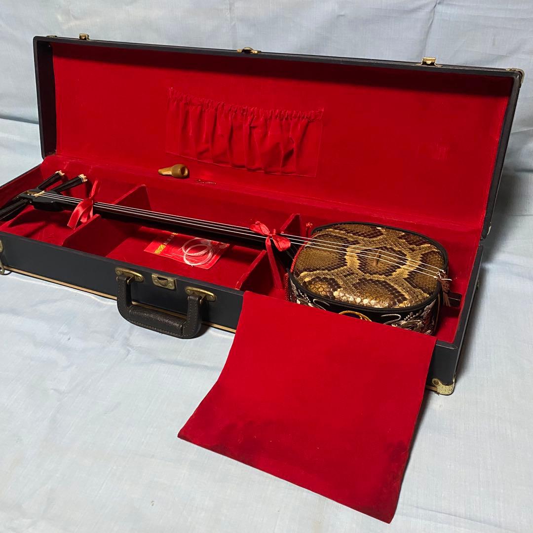 沖縄民族楽器　三線本体 強化張り蛇皮製 付属品　鍵付きハードケース