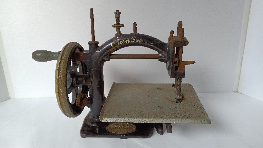 お値下げ　Queen 手回しアンティーク　ミシン
