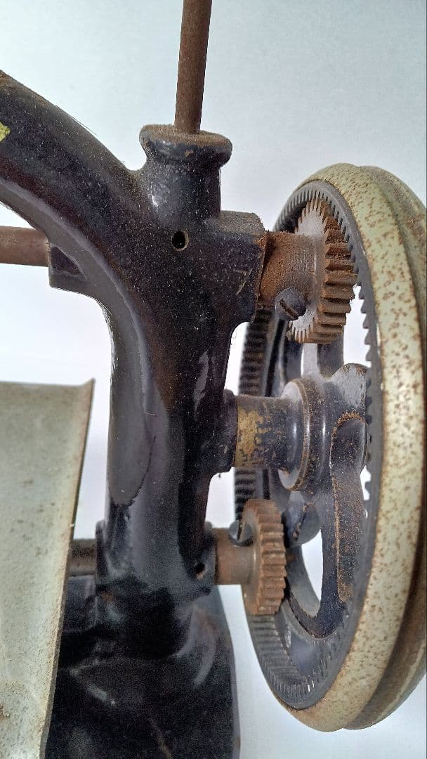 お値下げ　Queen 手回しアンティーク　ミシン